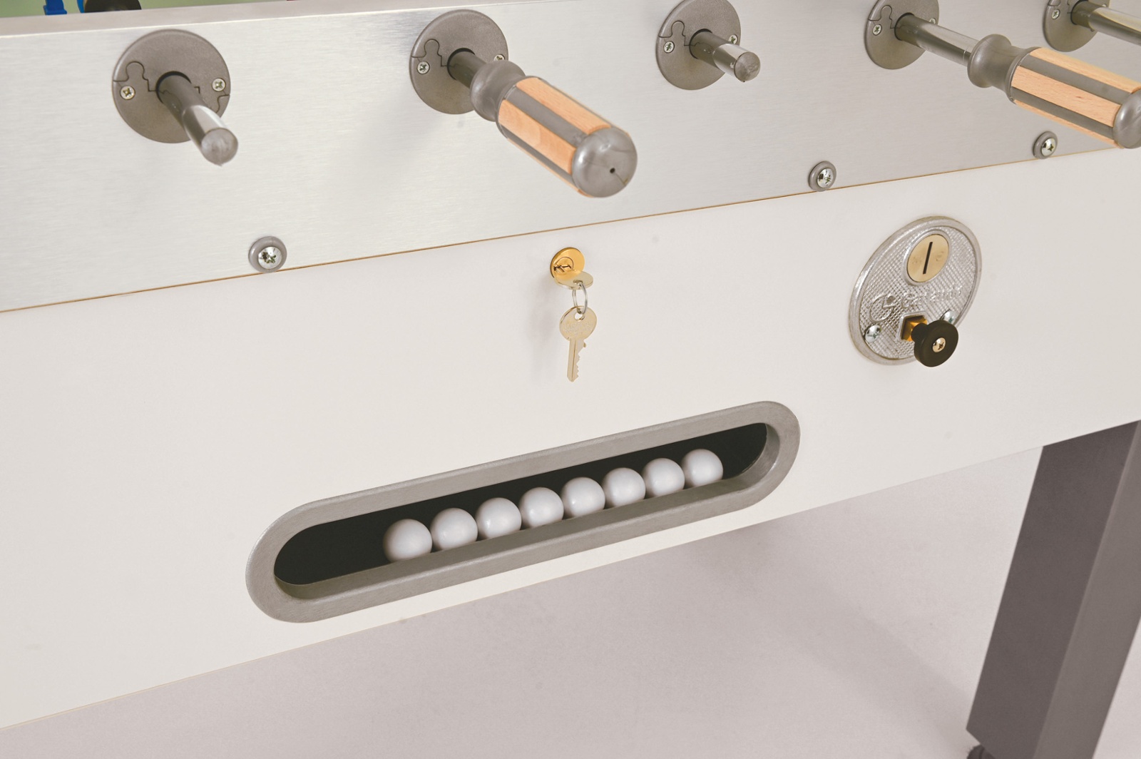 Gettoniera meccanica di serie. Su richiesta gettoniera elettronica